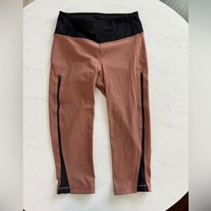 NWOT Lululemon Smooth Stride Crop
